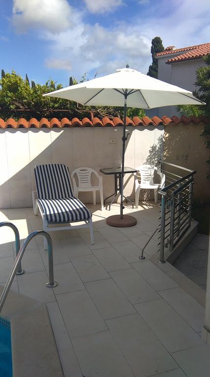 Holiday Pool House Pola Esterno foto