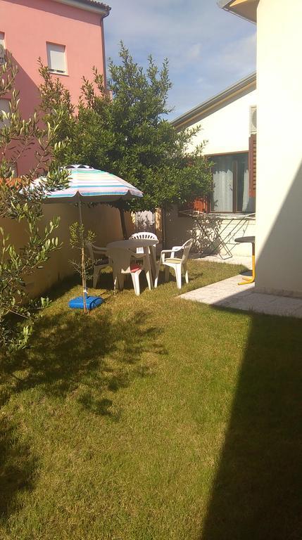 Holiday Pool House Pola Esterno foto